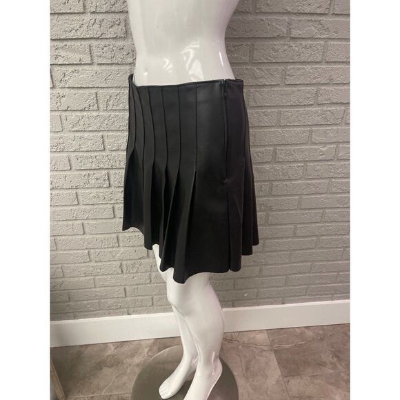Social Tourist Black Faux Leather Pleated Mini Skirt Size L NWT - Picture 3 of 9